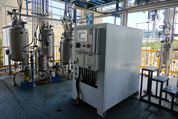 新芝阿弗斯防爆制冷控溫系統(tǒng)與高低溫試驗(yàn)箱設(shè)備實(shí)拍圖2